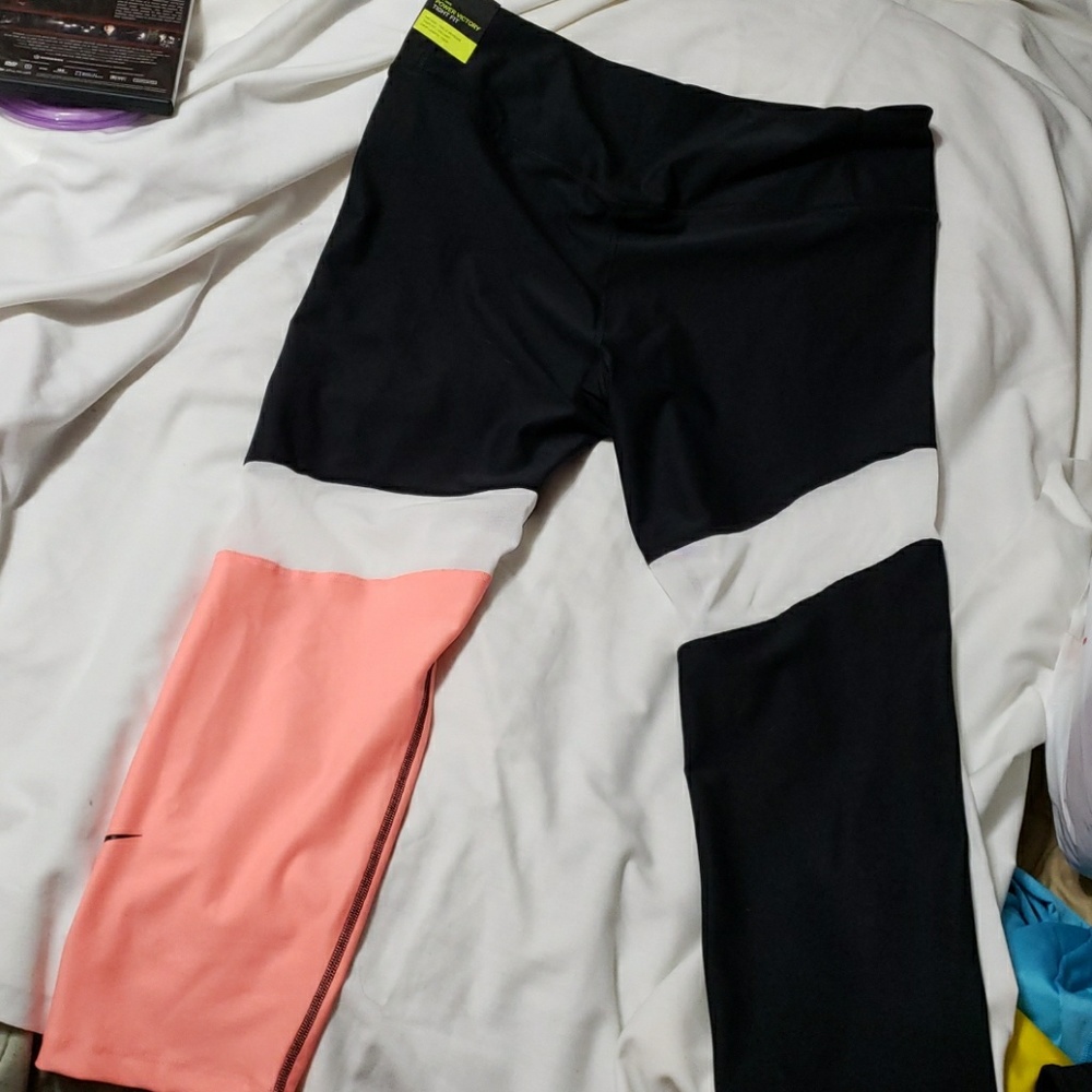 Nike power victory cropped leggings